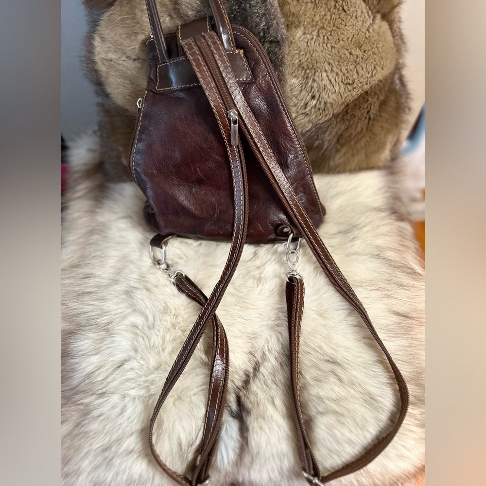 Convertible leather backpack - Picture 4 of 16